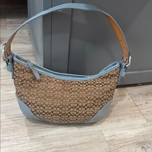 COACH Shoulder Bag SOHO Signature Accessory Pouch Rare Color Stylish Elegant